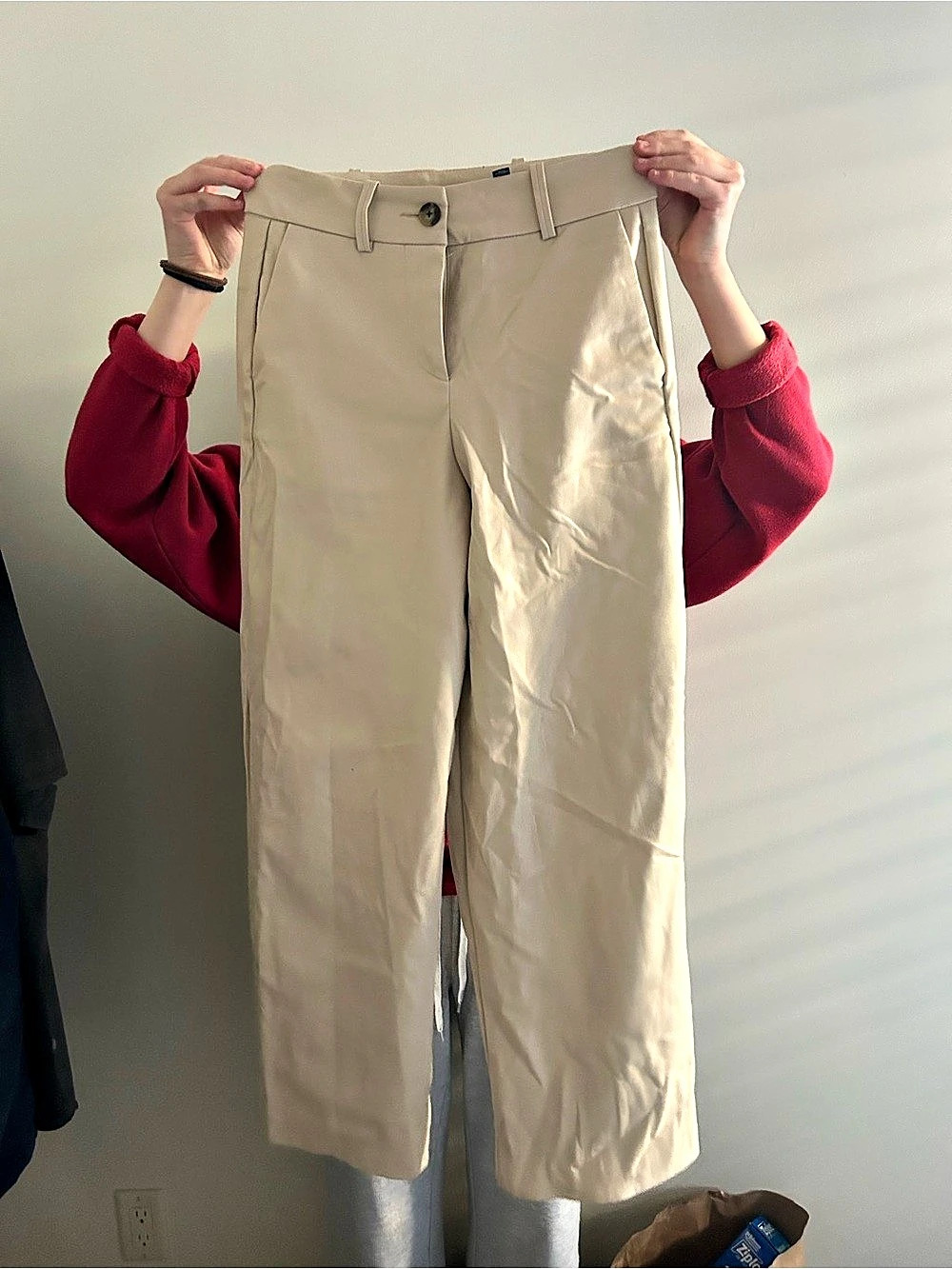 Vero Moda Straight Leg Pants in Cream Size Medium Like New
